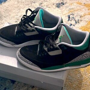 Air Jordan Pine Green 3's